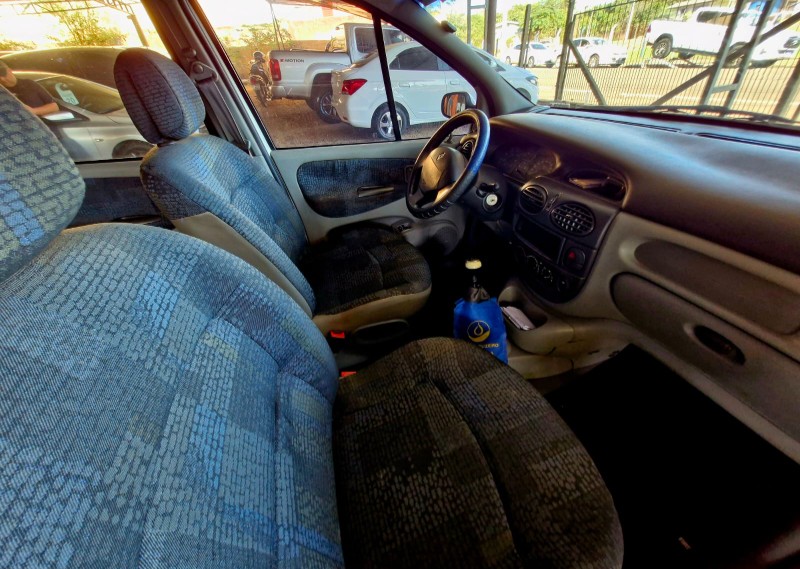 RENAULT SCENIC 1.6 2005/2005 CRUZEIRO MULTIMARCAS CRUZEIRO DO SUL / Carros no Vale