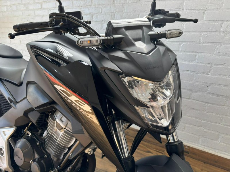 HONDA MOTOS CB 300F TWISTER /2025 RT 811 VEÍCULOS ARROIO DO MEIO / Carros no Vale HONDA MOTOS CB 300F TWISTER /2025 RT 811 VEÍCULOS ARROIO DO MEIO / Carros no Vale