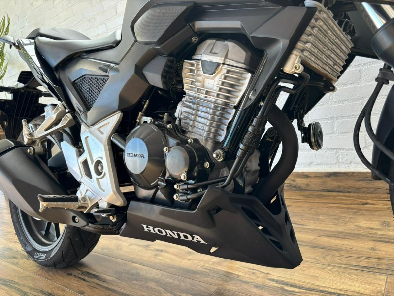 HONDA MOTOS CB 300F TWISTER /2025 RT 811 VEÍCULOS ARROIO DO MEIO / Carros no Vale HONDA MOTOS CB 300F TWISTER /2025 RT 811 VEÍCULOS ARROIO DO MEIO / Carros no Vale