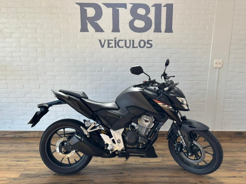 HONDA MOTOS CB 300F TWISTER /2025 RT 811 VEÍCULOS ARROIO DO MEIO / Carros no Vale HONDA MOTOS CB 300F TWISTER /2025 RT 811 VEÍCULOS ARROIO DO MEIO / Carros no Vale