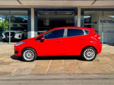FORD FIESTA TITANIUM 1.6 2015/2016 SÉTIMA VEÍCULOS GUAPORÉ / Carros no Vale