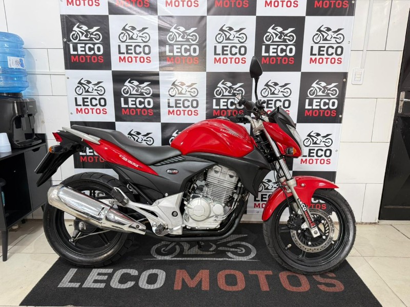 HONDA MOTOS CB 300R 2011/2011 LECO MOTOS VENÂNCIO AIRES / Carros no Vale