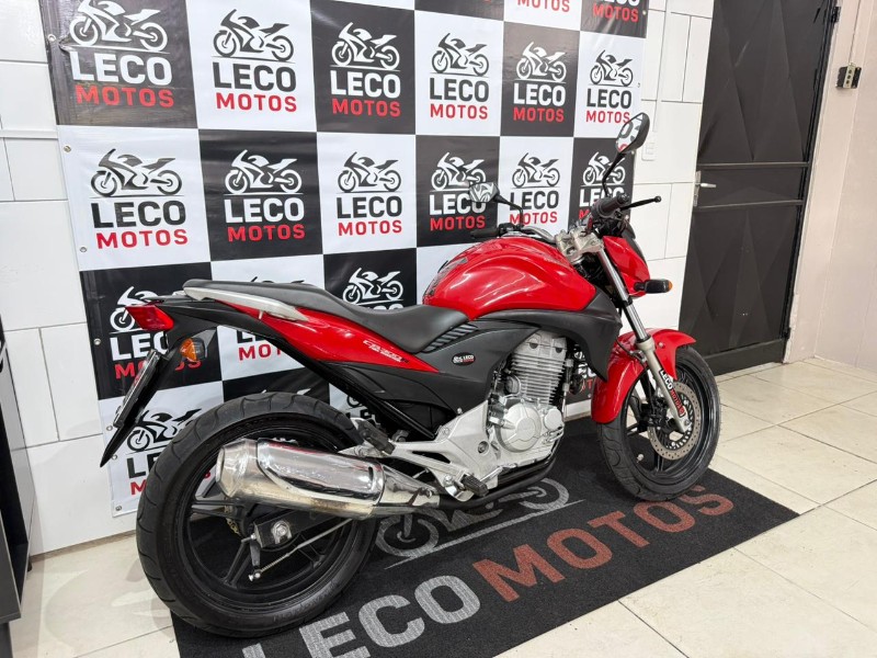 HONDA MOTOS CB 300R 2011/2011 LECO MOTOS VENÂNCIO AIRES / Carros no Vale