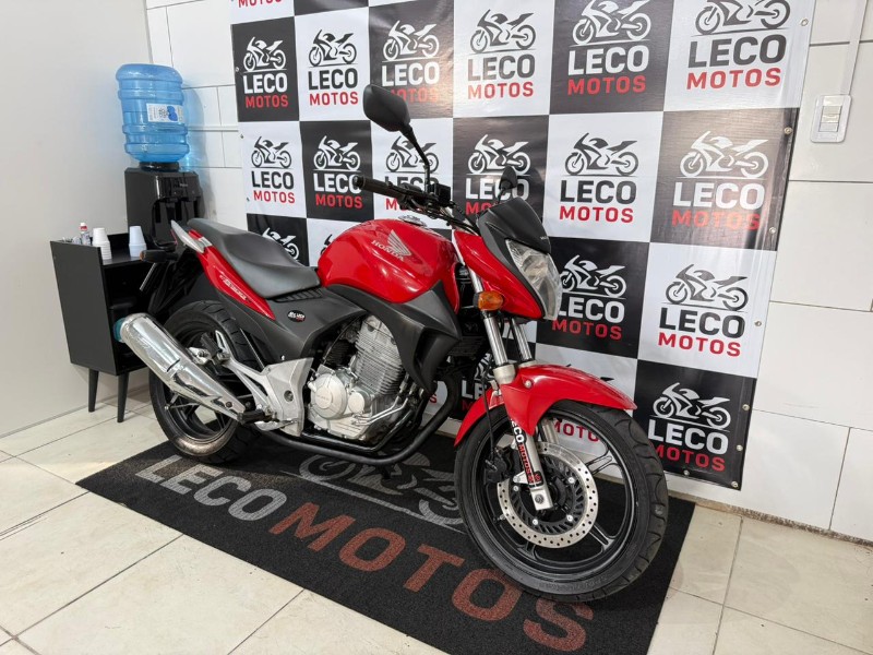 HONDA MOTOS CB 300R 2011/2011 LECO MOTOS VENÂNCIO AIRES / Carros no Vale