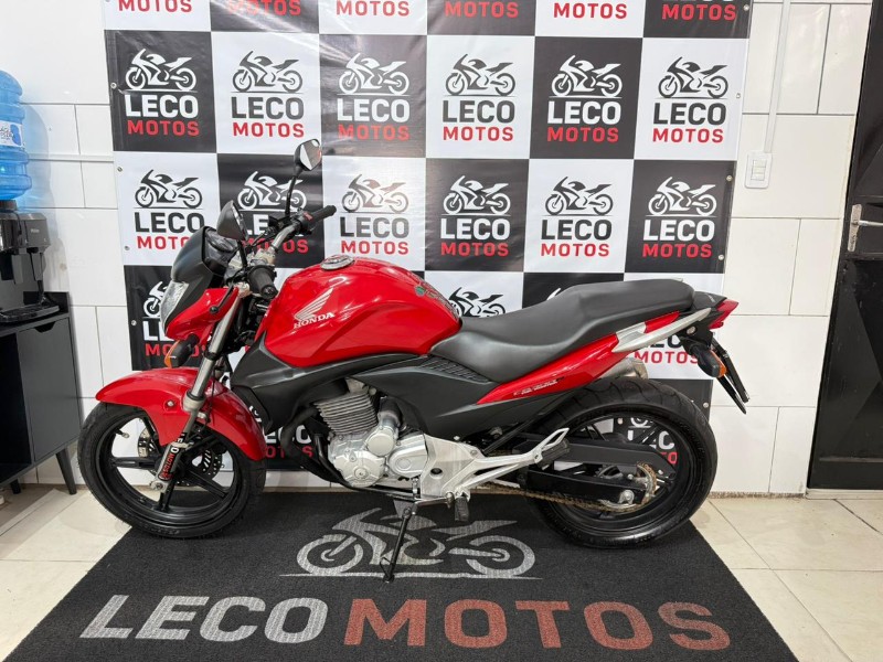 HONDA MOTOS CB 300R 2011/2011 LECO MOTOS VENÂNCIO AIRES / Carros no Vale