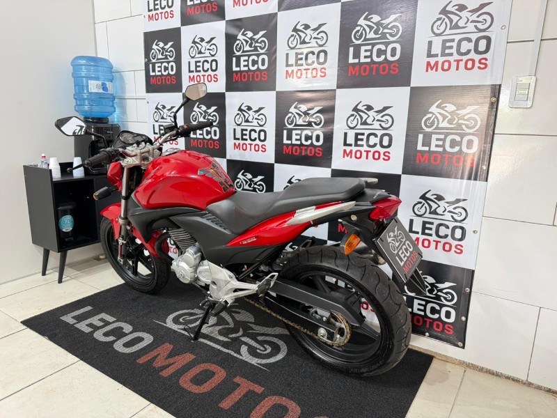 HONDA MOTOS CB 300R 2011/2011 LECO MOTOS VENÂNCIO AIRES / Carros no Vale