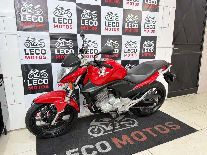 HONDA MOTOS CB 300R 2011/2011 LECO MOTOS VENÂNCIO AIRES / Carros no Vale