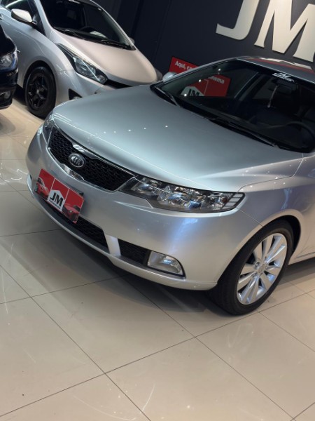 KIA CERATO 1.6 SX3 2011/2011 JM AUTOMÓVEIS VENÂNCIO AIRES / Carros no Vale