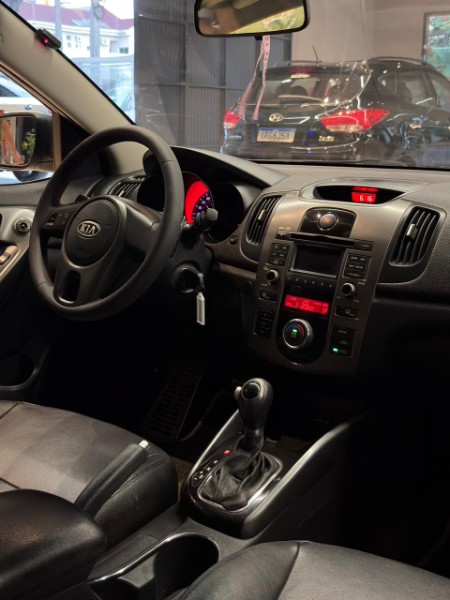 KIA CERATO 1.6 SX3 2011/2011 JM AUTOMÓVEIS VENÂNCIO AIRES / Carros no Vale