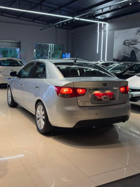KIA CERATO 1.6 SX3 2011/2011 JM AUTOMÓVEIS VENÂNCIO AIRES / Carros no Vale