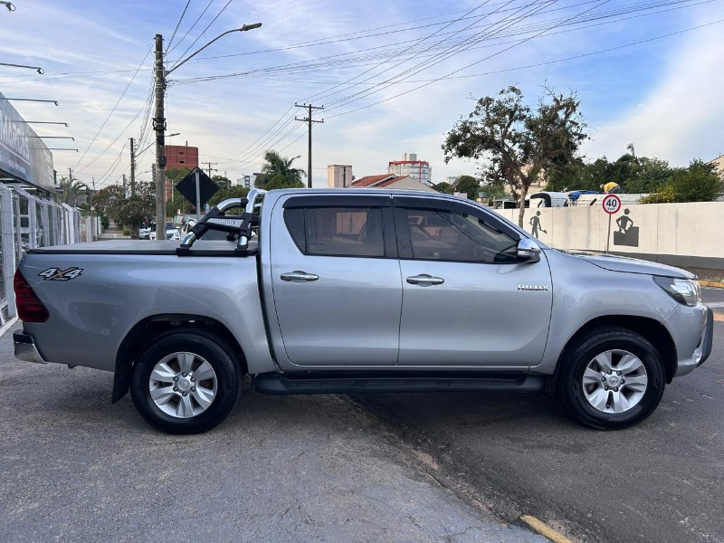 TOYOTA HILUX CD SRV 4X4 2.8 TDI DIESEL AUT. 2016/2016 LS MULTIMARCAS VENÂNCIO AIRES / Carros no Vale