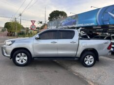 TOYOTA HILUX CD SRV 4X4 2.8 TDI DIESEL AUT. 2016/2016 LS MULTIMARCAS VENÂNCIO AIRES / Carros no Vale