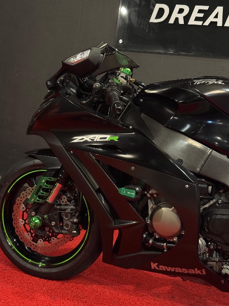 KAWASAKI ZX 10 R NINJA /2014 EXCLUSIVO VEÍCULOS SANTA CRUZ DO SUL / Carros no Vale