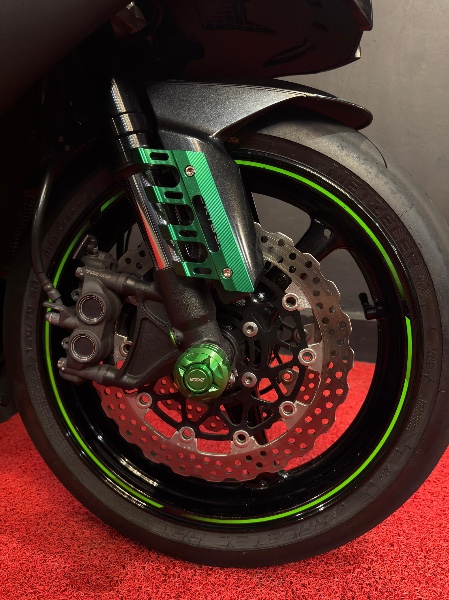 KAWASAKI ZX 10 R NINJA /2014 EXCLUSIVO VEÍCULOS SANTA CRUZ DO SUL / Carros no Vale