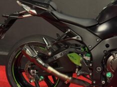 KAWASAKI ZX 10 R NINJA /2014 EXCLUSIVO VEÍCULOS SANTA CRUZ DO SUL / Carros no Vale