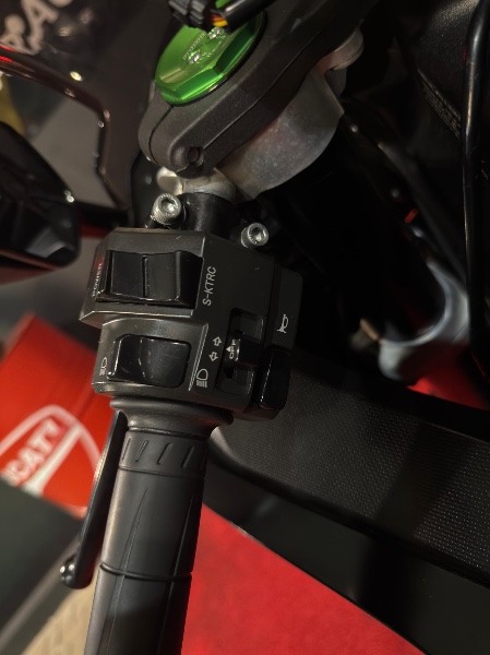 KAWASAKI ZX 10 R NINJA /2014 EXCLUSIVO VEÍCULOS SANTA CRUZ DO SUL / Carros no Vale