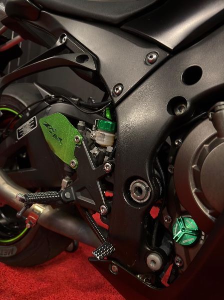 KAWASAKI ZX 10 R NINJA /2014 EXCLUSIVO VEÍCULOS SANTA CRUZ DO SUL / Carros no Vale