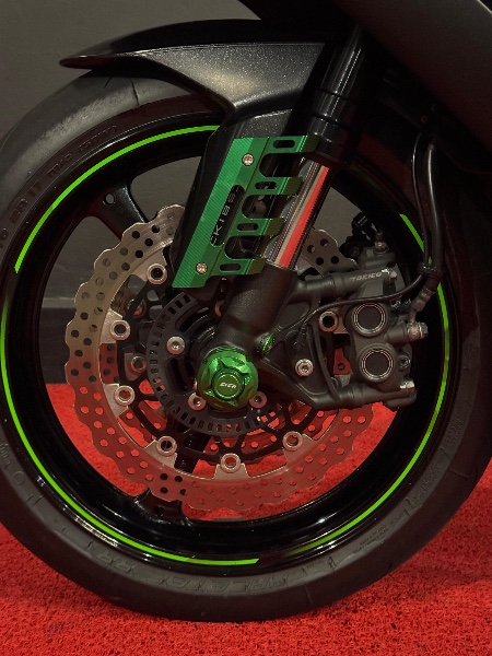 KAWASAKI ZX 10 R NINJA /2014 EXCLUSIVO VEÍCULOS SANTA CRUZ DO SUL / Carros no Vale