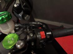 KAWASAKI ZX 10 R NINJA /2014 EXCLUSIVO VEÍCULOS SANTA CRUZ DO SUL / Carros no Vale