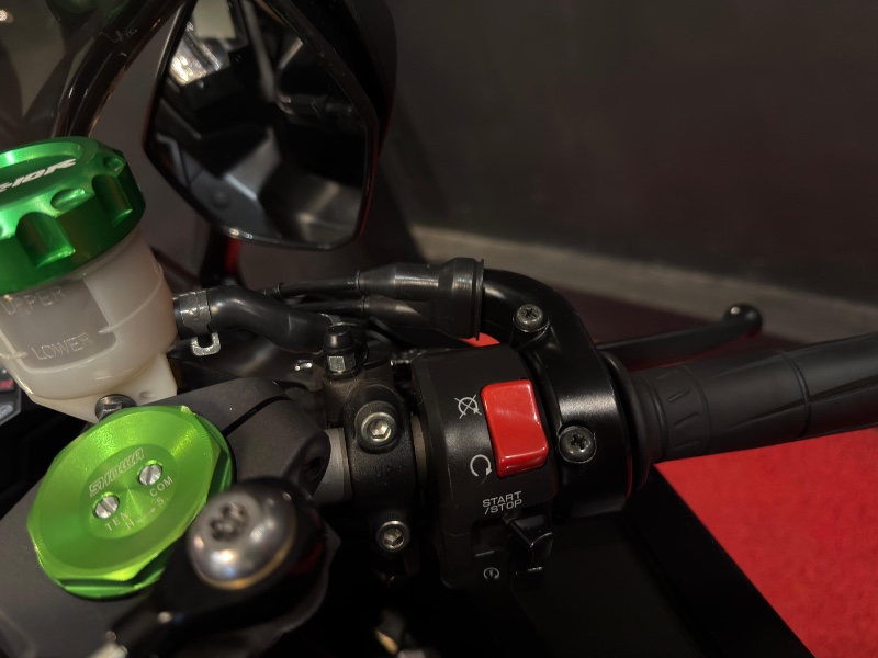 KAWASAKI ZX 10 R NINJA /2014 EXCLUSIVO VEÍCULOS SANTA CRUZ DO SUL / Carros no Vale