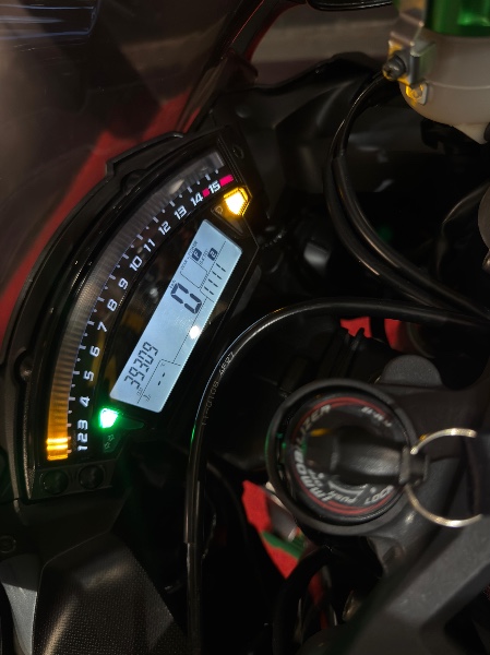 KAWASAKI ZX 10 R NINJA /2014 EXCLUSIVO VEÍCULOS SANTA CRUZ DO SUL / Carros no Vale