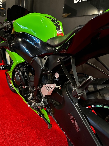 KAWASAKI ZX 6 R 636 /2013 EXCLUSIVO VEÍCULOS SANTA CRUZ DO SUL / Carros no Vale