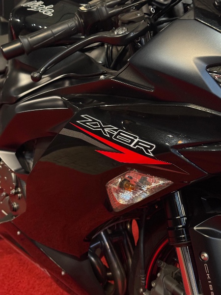 KAWASAKI ZX 6 R 636 /2020 EXCLUSIVO VEÍCULOS SANTA CRUZ DO SUL / Carros no Vale