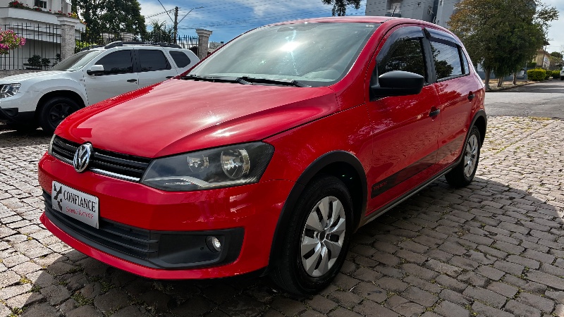 VOLKSWAGEN GOL TRACK 1.0 MI TOTAL FLEX 8V 4P 2013/2014 COMPLETO VEÍCULOS GUAPORÉ / Carros no Vale