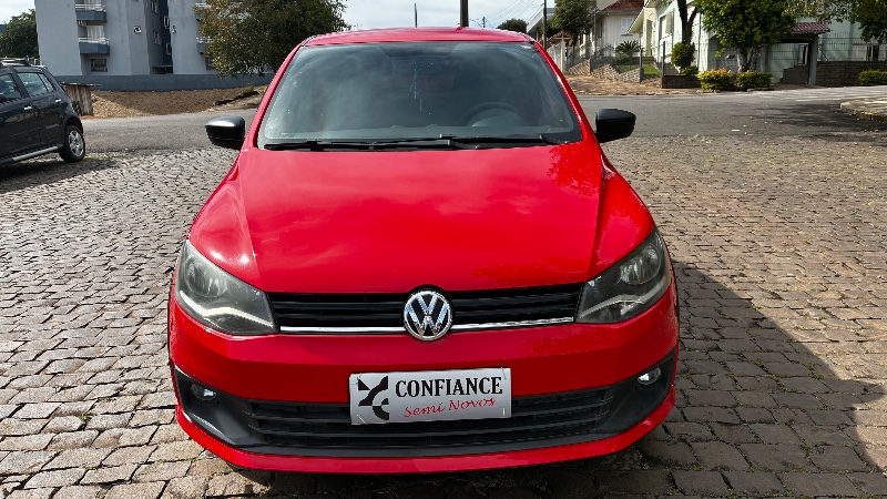 VOLKSWAGEN GOL TRACK 1.0 MI TOTAL FLEX 8V 4P 2013/2014 COMPLETO VEÍCULOS GUAPORÉ / Carros no Vale