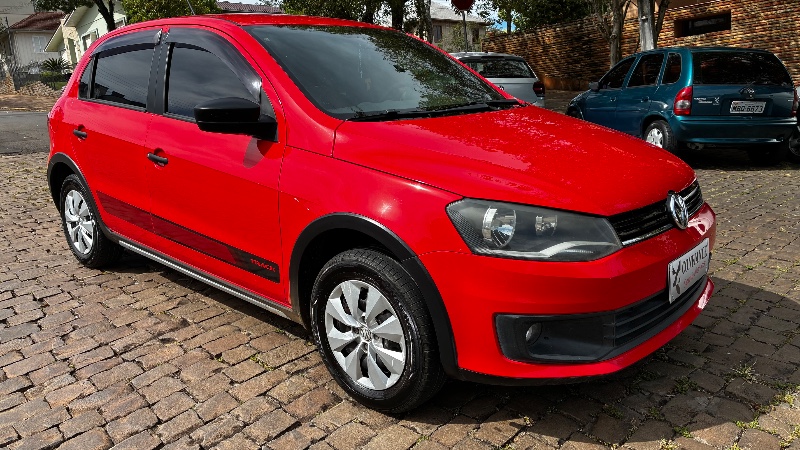 VOLKSWAGEN GOL TRACK 1.0 MI TOTAL FLEX 8V 4P 2013/2014 COMPLETO VEÍCULOS GUAPORÉ / Carros no Vale