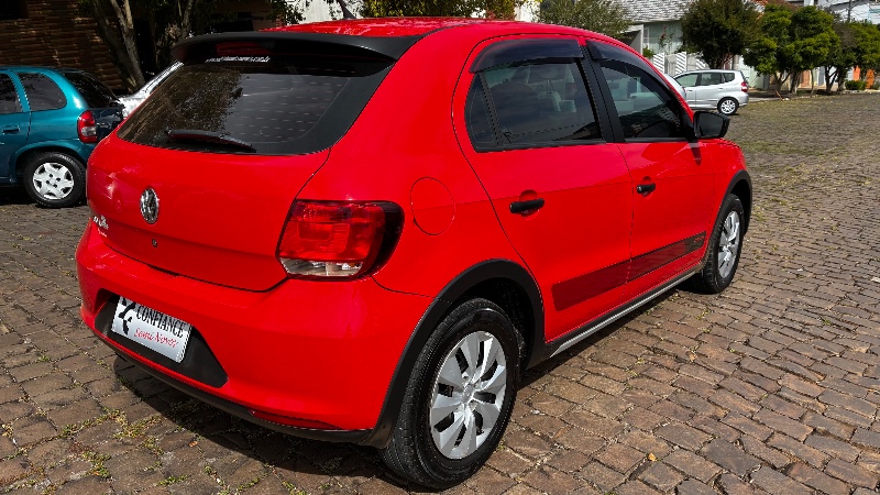 VOLKSWAGEN GOL TRACK 1.0 MI TOTAL FLEX 8V 4P 2013/2014 COMPLETO VEÍCULOS GUAPORÉ / Carros no Vale