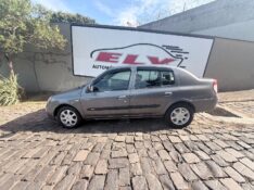 RENAULT CLIO 1.0 EXPRESSION SEDAN 16V 2006/2006 ELY AUTOMÓVEIS LAJEADO / Carros no Vale