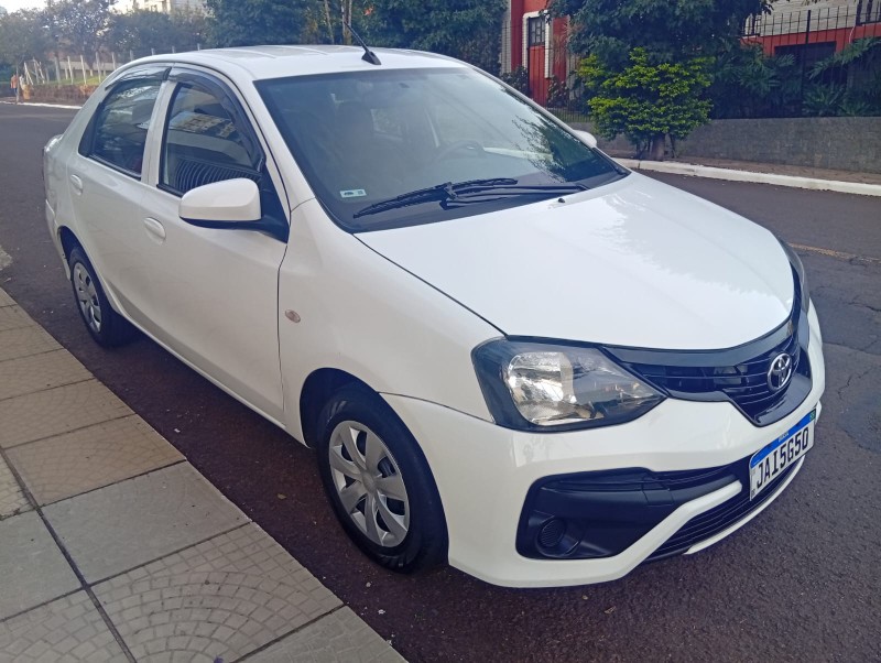 TOYOTA ETIOS 1.5 X AT SEDAN 2020/2021 ALTERNATIVA VEÍCULOS LAJEADO / Carros no Vale