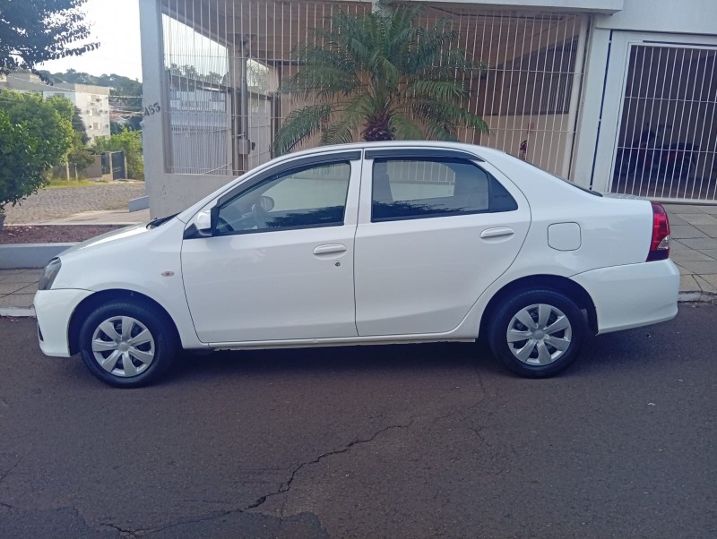 TOYOTA ETIOS 1.5 X AT SEDAN 2020/2021 ALTERNATIVA VEÍCULOS LAJEADO / Carros no Vale