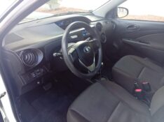 TOYOTA ETIOS 1.5 X AT SEDAN 2020/2021 ALTERNATIVA VEÍCULOS LAJEADO / Carros no Vale