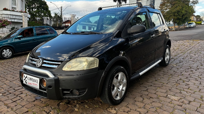 VOLKSWAGEN CROSSFOX 1.6 8V FLEX 2006/2006 COMPLETO VEÍCULOS GUAPORÉ / Carros no Vale
