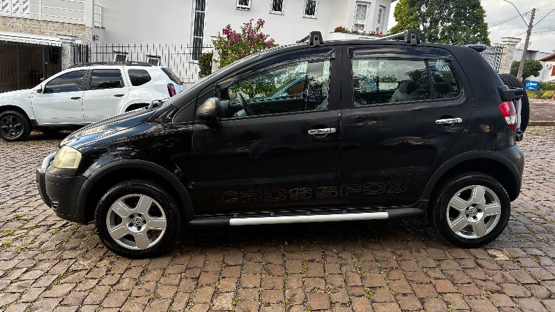 VOLKSWAGEN CROSSFOX 1.6 8V FLEX 2006/2006 COMPLETO VEÍCULOS GUAPORÉ / Carros no Vale
