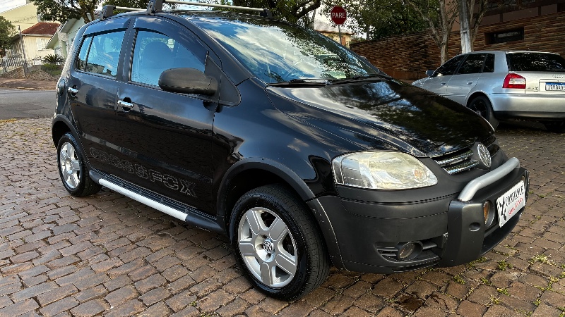 VOLKSWAGEN CROSSFOX 1.6 8V FLEX 2006/2006 COMPLETO VEÍCULOS GUAPORÉ / Carros no Vale