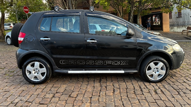 VOLKSWAGEN CROSSFOX 1.6 8V FLEX 2006/2006 COMPLETO VEÍCULOS GUAPORÉ / Carros no Vale