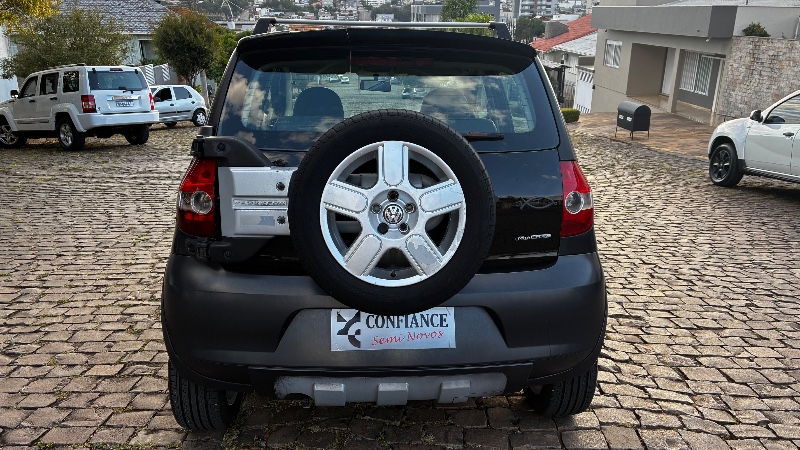 VOLKSWAGEN CROSSFOX 1.6 8V FLEX 2006/2006 COMPLETO VEÍCULOS GUAPORÉ / Carros no Vale