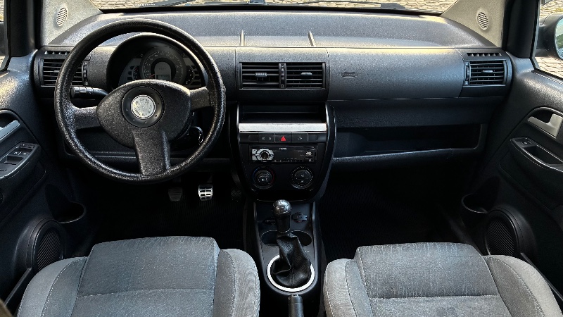 VOLKSWAGEN CROSSFOX 1.6 8V FLEX 2006/2006 COMPLETO VEÍCULOS GUAPORÉ / Carros no Vale