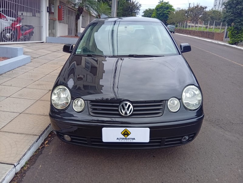 VOLKSWAGEN POLO HATCH 1.6 2002/2003 ALTERNATIVA VEÍCULOS LAJEADO / Carros no Vale