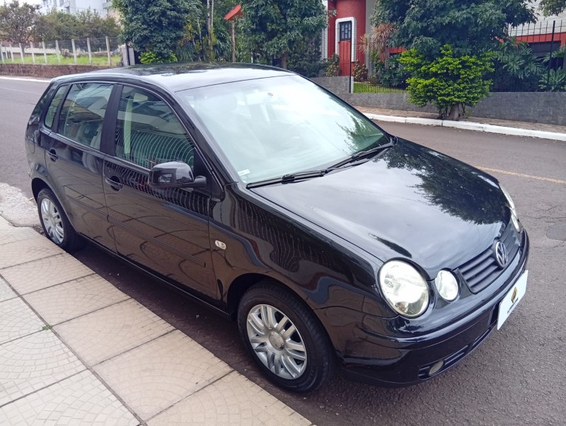 VOLKSWAGEN POLO HATCH 1.6 2002/2003 ALTERNATIVA VEÍCULOS LAJEADO / Carros no Vale