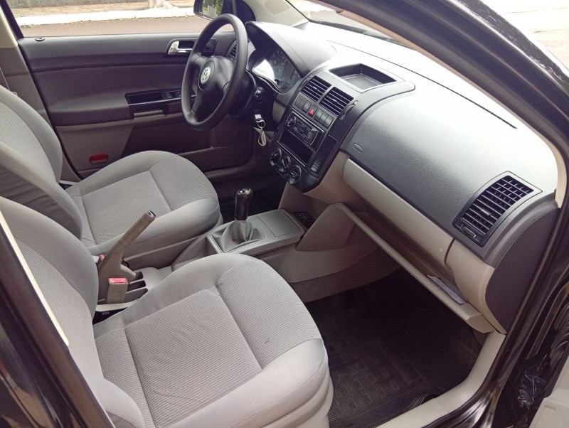 VOLKSWAGEN POLO HATCH 1.6 2002/2003 ALTERNATIVA VEÍCULOS LAJEADO / Carros no Vale