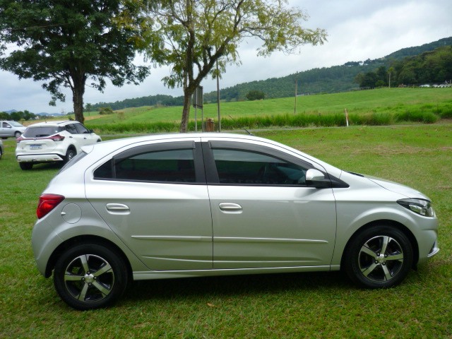 CHEVROLET ONIX 1.4 MPFI LTZ 8V FLEX 4P AUTOMÁTICO 2016/2017 PREMIUM AUTOMÓVEIS ARROIO DO MEIO / Carros no Vale
