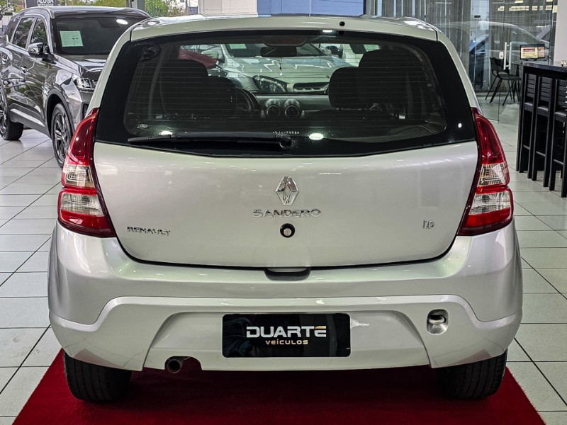 RENAULT SANDERO 1.6 EXPRESSION 8V FLEX 4P MANUAL 2012/2013 DUARTE VEÍCULOS PORTO ALEGRE / Carros no Vale