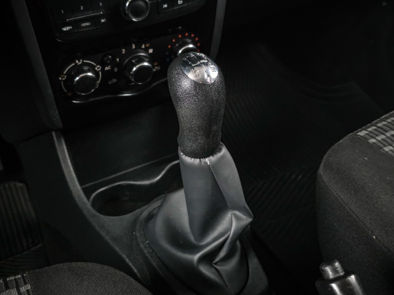 RENAULT SANDERO 1.6 EXPRESSION 8V FLEX 4P MANUAL 2012/2013 DUARTE VEÍCULOS PORTO ALEGRE / Carros no Vale