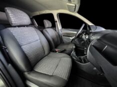 RENAULT SANDERO 1.6 EXPRESSION 8V FLEX 4P MANUAL 2012/2013 DUARTE VEÍCULOS PORTO ALEGRE / Carros no Vale