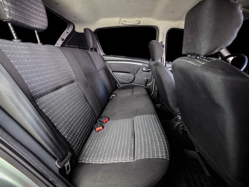 RENAULT SANDERO 1.6 EXPRESSION 8V FLEX 4P MANUAL 2012/2013 DUARTE VEÍCULOS PORTO ALEGRE / Carros no Vale