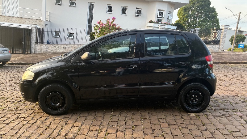 VOLKSWAGEN FOX 1.0 MI CITY 8V 2005/2006 COMPLETO VEÍCULOS GUAPORÉ / Carros no Vale